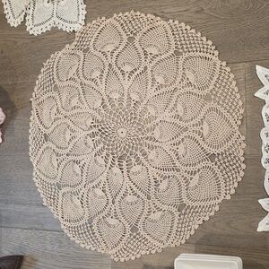 Ecru Circular Fan Peacock Doily 19" 23 Table Cloth
